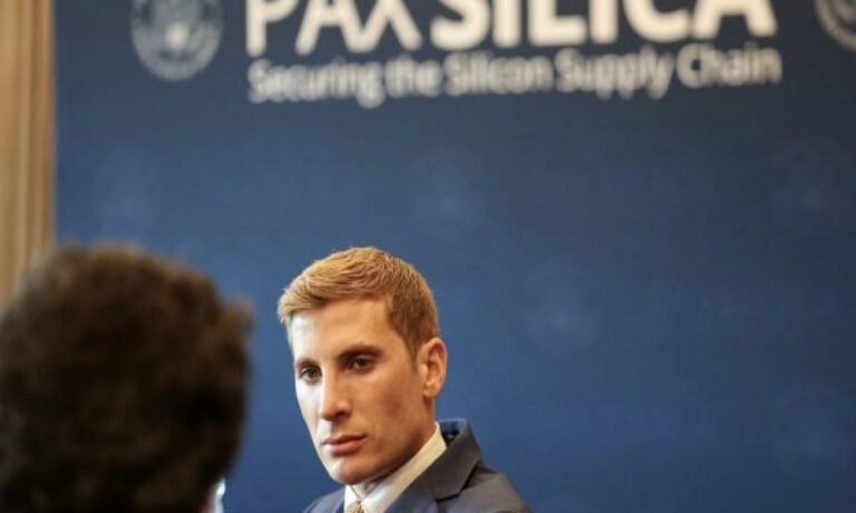 US Launches $250M Pax Silica Fund to Secure Semiconductor Supply Chains